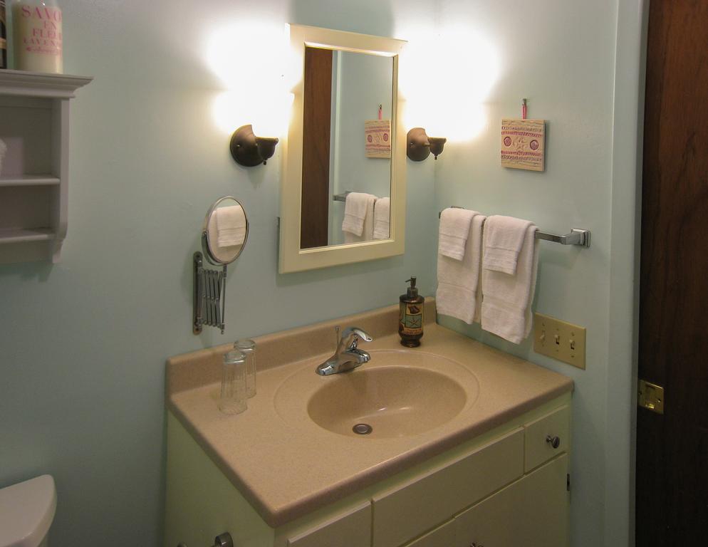 Hale Kai Hawaii Bed & Breakfast Хило Номер фото